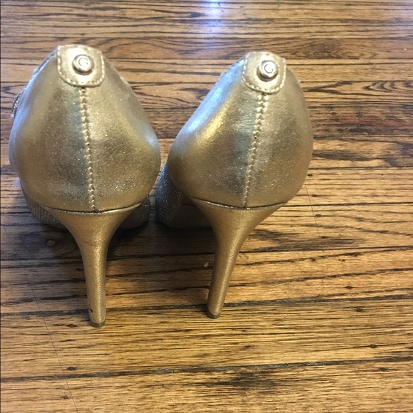 Pumps - Picture 4 of 7